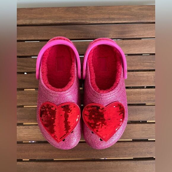 NWT Crocs Classic Lined Valentine's Day 2023 Clog Women Size 9 (208385-6EN) - Picture 1 of 10